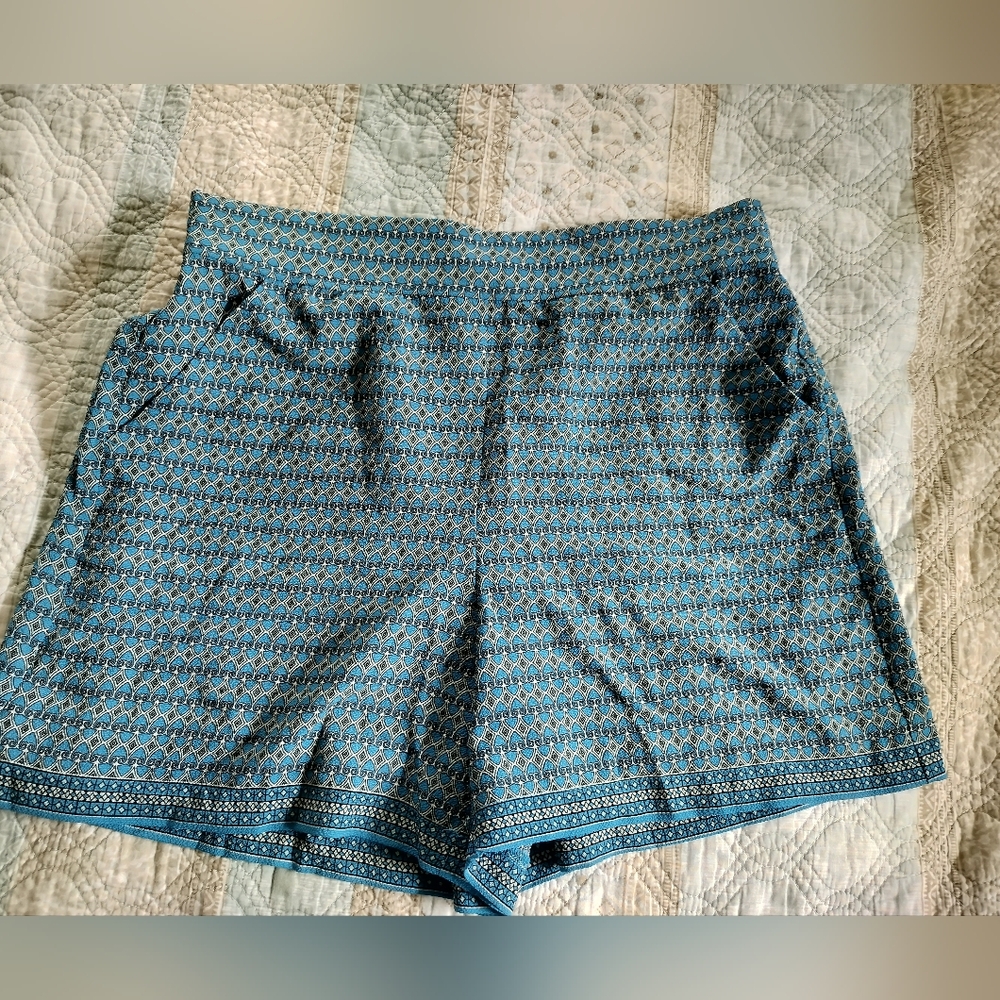 Max Studio Women's Blue Patterned Shorts Polyester Spandex Size L